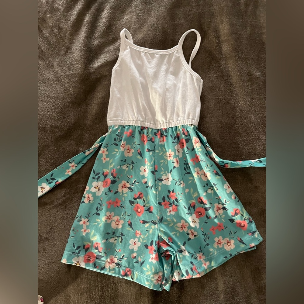 Floral printed romper 4T, NWT